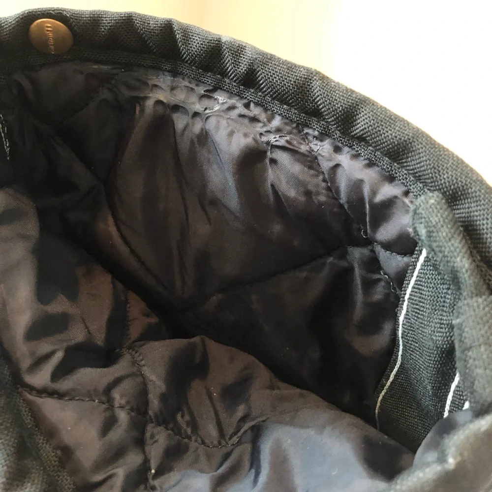 Carhartt Black insulated work overalls. 32 x 30. Some flaws. - Picture 10 of 11